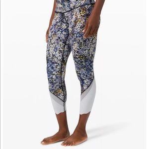 Wunder Under Crop High-rise *roll Down Scallop Full-on Luxtreme 23" in Foral